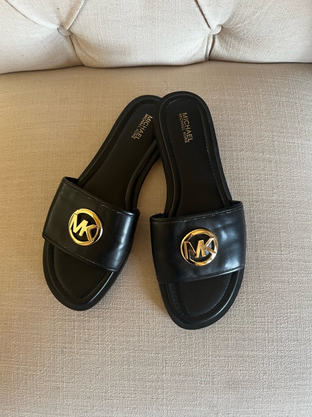 Michael Kors MK Logo Slide Sandals Black Leather Gold Hardware Size 8.5 Summer